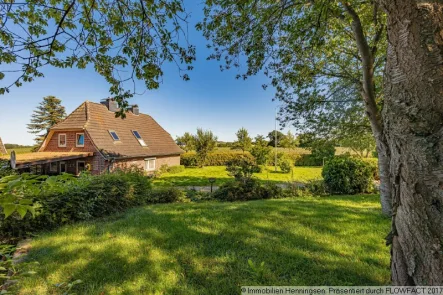 Ansicht Südwest-2 - Haus kaufen in Niesgrau - Rotklinkerhaus an der Ostsee- großer Garten-Wasser 2000 m