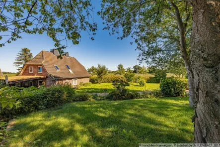 Ansicht Südwest-2 - Haus kaufen in Niesgrau - Rotklinkerhaus an der Ostsee- großer Garten-Wasser 2000 m