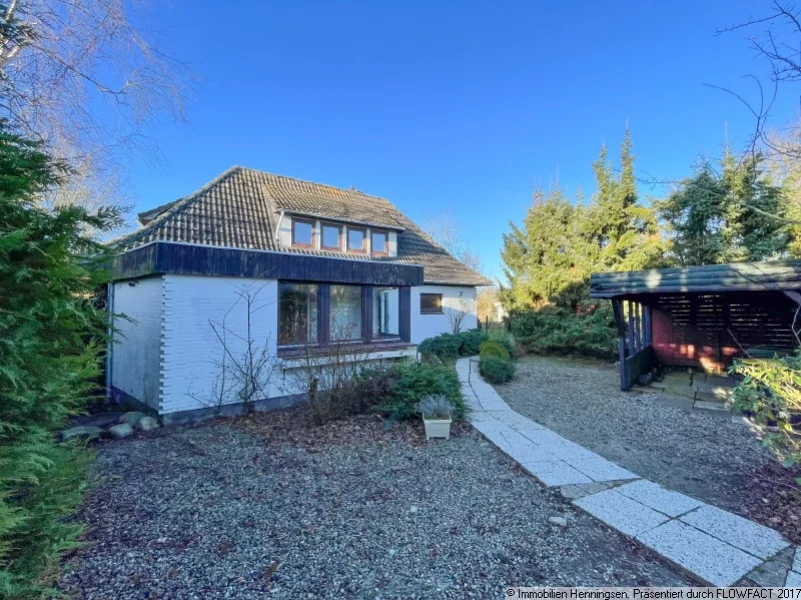 Ansicht Südost - Haus kaufen in Gelting - Viel Platz und zentral im Ort: Solides Haus am Dorfbach