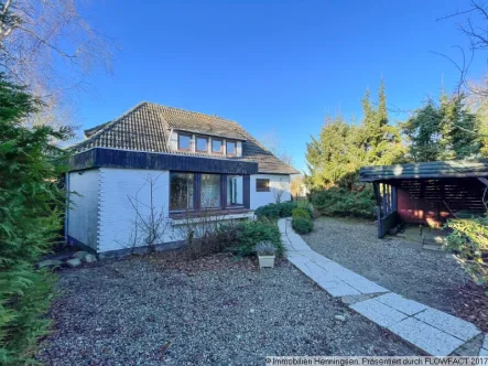 Ansicht Südost - Haus kaufen in Gelting - Viel Platz und zentral im Ort: Solides Haus am Dorfbach