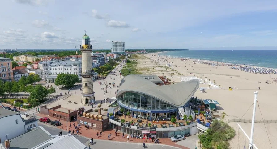 Strand und Promenade - Wohnung kaufen in Rostock - Warnemünde 1. Reihe - traumhafter Ostsee-Panoramablick - 2 FeWo