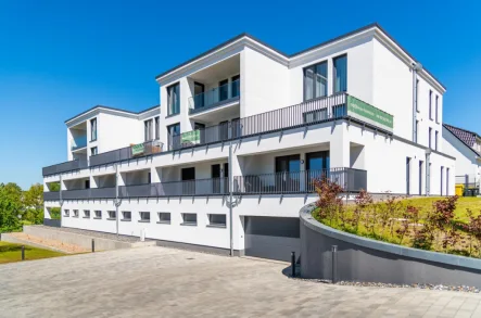 Hausansicht - Wohnung kaufen in Binz - Erstbezug - Neubau Eigentumswohnung mit 3 Zimmern