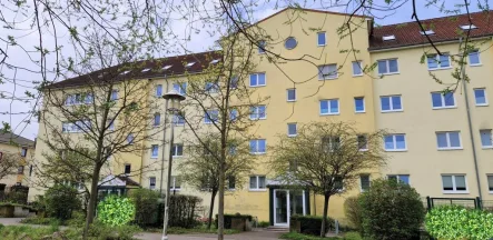 Hausansicht - Wohnung mieten in Bad Doberan - Schöne 3-Zimmer-Wohnung mit Balkon und PKW-Stellplatz in ruhiger Lage von Bad Doberan