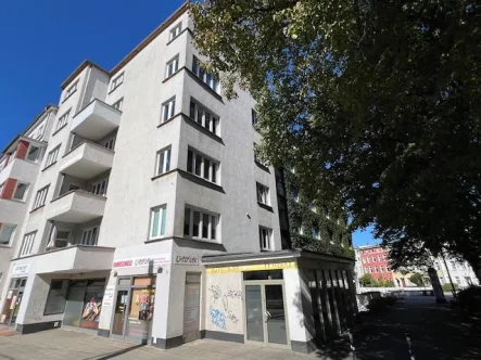 Hausansicht (1) - Wohnung kaufen in Rostock - 4-Zimmer-Wohnung mit Balkon und Tageslichtbad