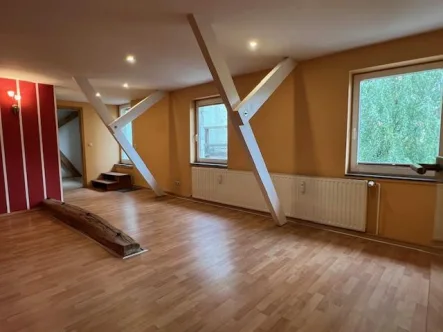 Wohnzimmer - Wohnung kaufen in Güstrow - Freie 4-Zimmer-Wohnung mit Dachterrasse 