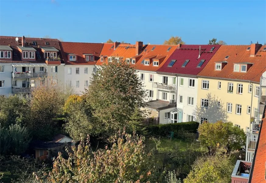 Laurembergstr Gartenseite - Wohnung kaufen in Rostock - Erstbezug nach Renovierung - offene Dachgeschosswohnung mit Galerie 