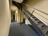 Flur mit Treppe ins Dachgeschoss 