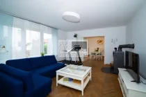 Wohnzimmer mit Blick ins Esszimmer