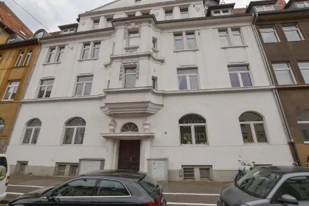 Außenansicht - Wohnung kaufen in Hannover - KUNZE: Provisionsfrei: Sanierungsbedürftige Altbauwohnung in zentraler Lage von Hannover-List