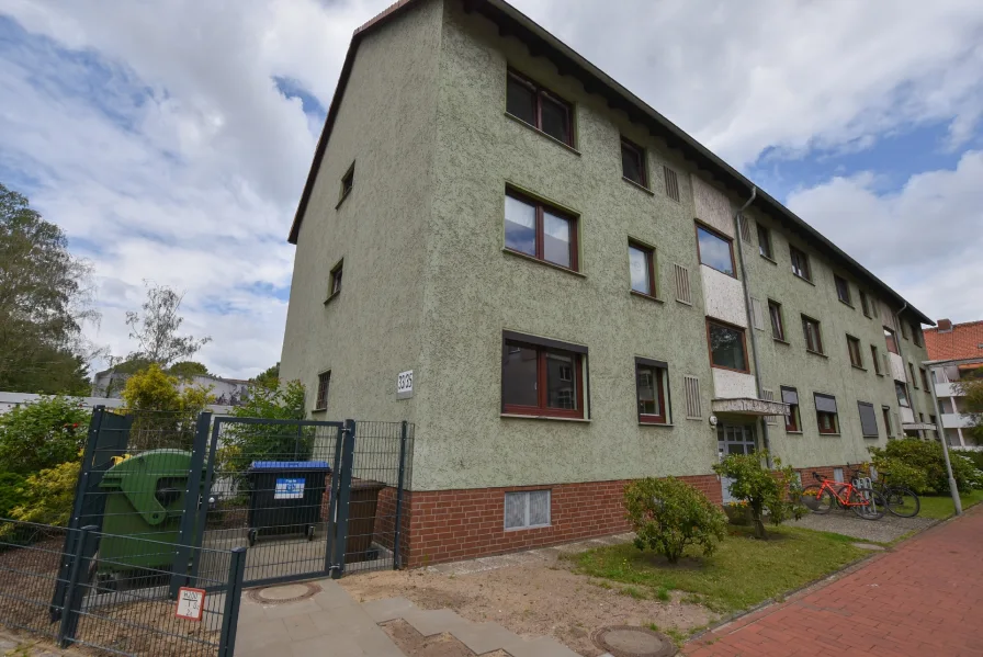 Außenansicht - Wohnung kaufen in Hannover - KUNZE: Eigennutzer aufgepasst: Gepflegte Wohnung mit Stellplatz in Hannover-Vahrenwald