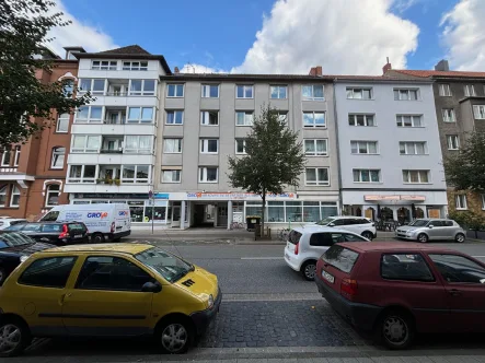 Ausßenbild - Wohnung mieten in Hannover - KUNZE: 3-Zimmer Wohnung mit Balkon in der Südstadt!