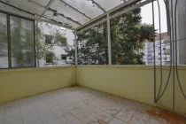 überdachter Balkon