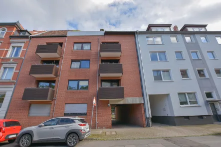 Außenansicht - Wohnung kaufen in Hannover - KUNZE: Mit Fahrstuhl, Stellplatz und Balkon: 2 Zimmerwohnung in guter Lage (Hannover-List)