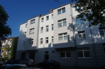 Außenansicht - Wohnung mieten in Hannover - KUNZE: 2- Zimmer Wohnung mit Balkon in der Oststadt!