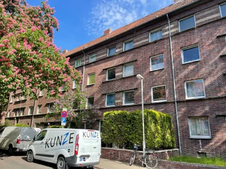 Außenansicht - Wohnung mieten in Hannover - KUNZE: Sanierte 2 Zimmerwohnung in Ricklingen