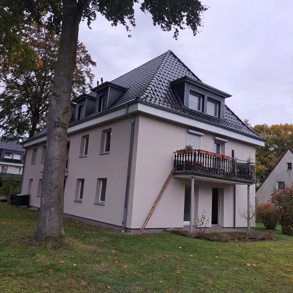 Außenansicht - Wohnung mieten in Büchen - KUNZE: renovierte Wohnung mit Terrasse und Stellplatz in zentraler Lage von Büchen