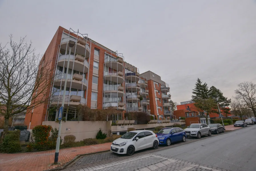 Außenansicht - Wohnung kaufen in Hannover - KUNZE: Erdgeschosswohnung mit Tiefgaragenstellplatz und West-Terrasse in Hannover-Groß-Buchholz