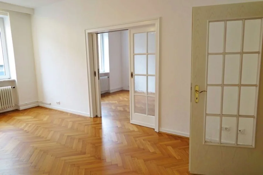 Welcome - Wohnung kaufen in Hannover - Die Eilenriede fast vor der Tür!  Renovierte 5  Zimmer Wohnung mit Balkon an der Podbi!