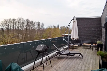 Dachterrasse - Wohnung mieten in Lüneburg - Attraktive Penthouse-Wohnung mit 4 Zimmern und Blick auf die Ilmenau