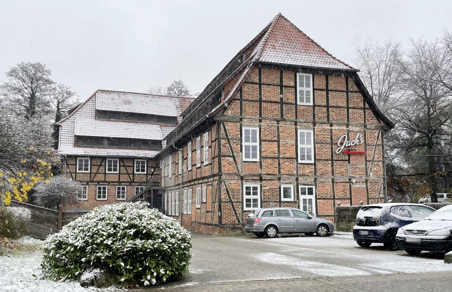 Titelbild - Büro/Praxis mieten in Uelzen - Gewerbeimmobilie in hochfrequentierter Lage der Hansestadt Uelzen