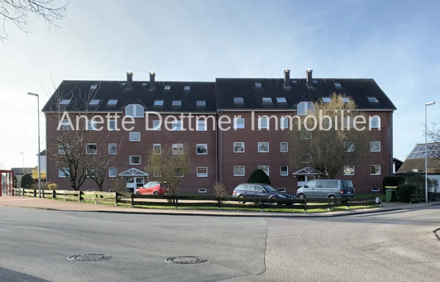 Hausansicht - Wohnung kaufen in Elze - Attraktive Dachgeschosswohnung mit Weitblick über Elze