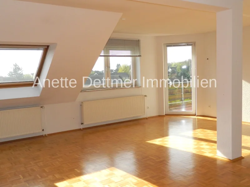 Wohnzimmer - Wohnung kaufen in Elze - Attraktive Dachgeschosswohnung mit Weitblick über Elze