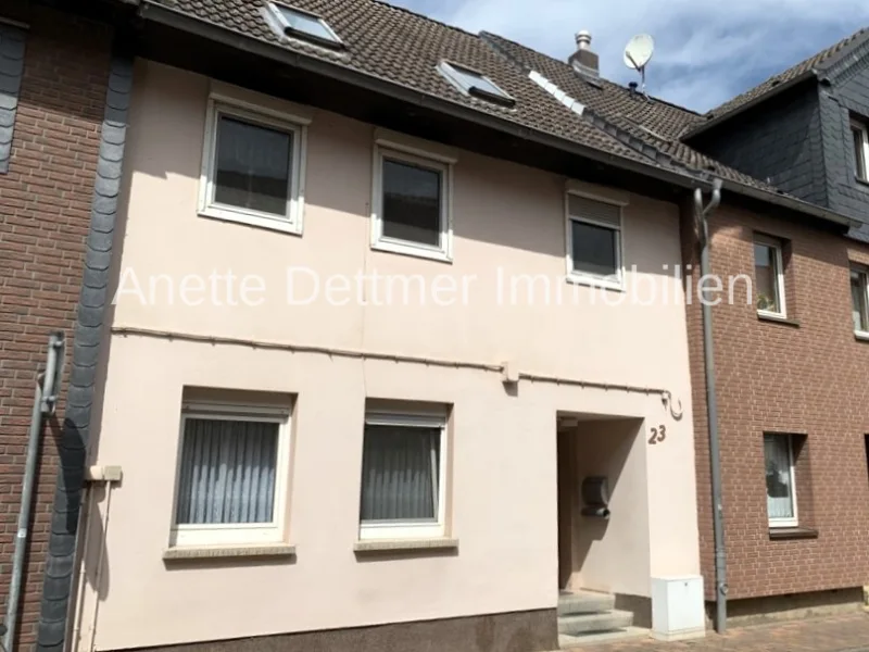 Ansicht2 - Haus kaufen in Gronau (Leine) - Charmantes Haus in zentraler Lage von Gronau (Leine) – Ihr Traumprojekt wartet auf Sie!