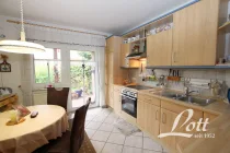 Küche mit Terrassenzugang