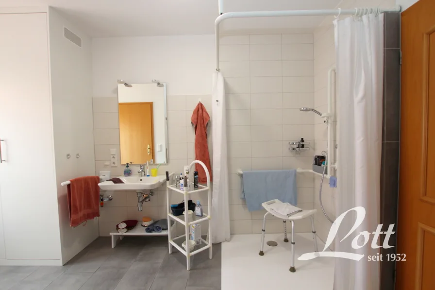 barrierefreies Badezimmer Neubau im EG