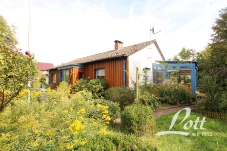  - Haus kaufen in Apen / Augustfehn - +++ Interessanter Bungalow mit abtrennbarem Bauplatz in beliebter Kanallage in Augustfehn! +++