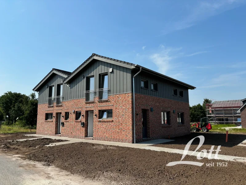 Außenansicht - Haus mieten in Apen / Augustfehn - **Neubau-Doppelhaushälfte mit Carport in toller Wohngebietslage**