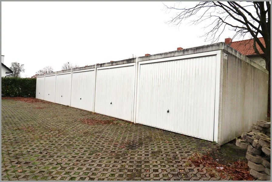  - Garage/Stellplatz kaufen in Osnabrück - Garagenhof mit 10 GaragenMarienburgstr. / Ecke Breslauer Str.