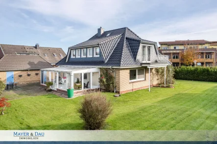 Außenfoto - Haus kaufen in Wangerland-Hooksiel - Hooksiel: Ein -/ Zweifamilienhaus in Zentrumslage von Hooksiel. Obj.7312