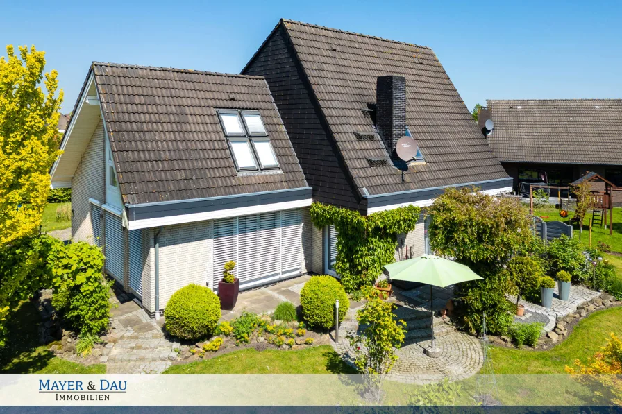 Außenansicht - Haus kaufen in Ovelgönne - Großenmeer: Großes Einfamilienhaus mit viel Platz am Rande von Oldenburg, Obj. 7393