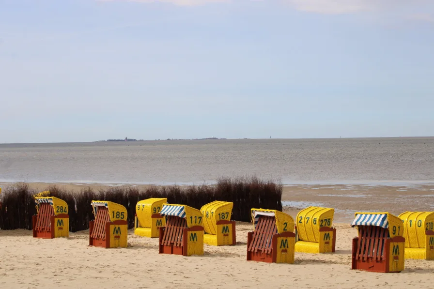 Sandstrand mit Blick nach Neuwerk