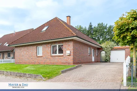 Titelbild - Haus kaufen in Großefehn / Strackholt - Großefehn-Strackholt: Charmanter Bungalow in ruhiger Lage, auf großem Grundstück. Obj. 7773