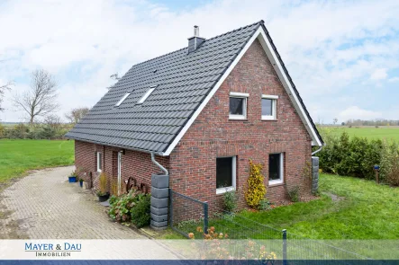 Titelbild - Haus kaufen in Ovelgönne - Ovelgönne: Charmantes Einfamilienhaus mit Garage im Grünen, Obj. 8189