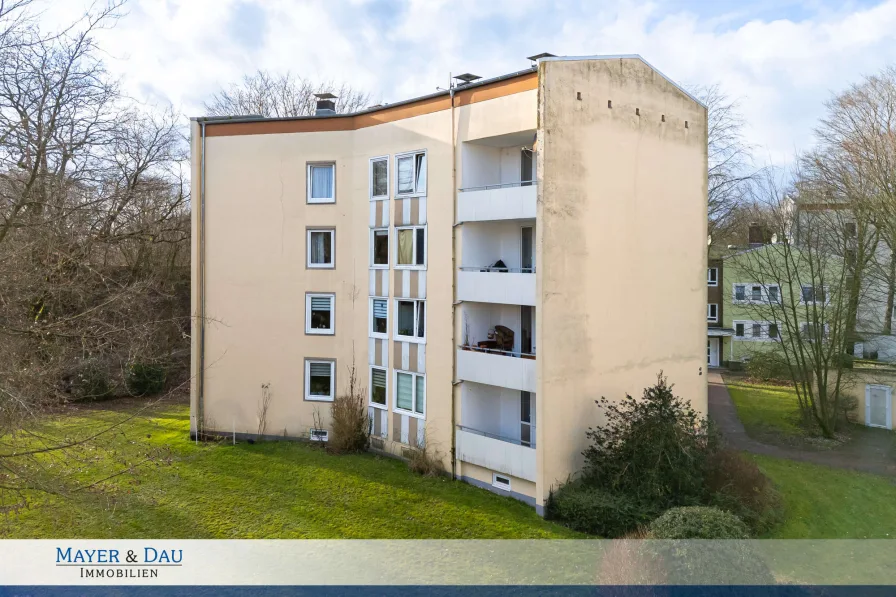 Titelbild - Wohnung kaufen in Oldenburg - Oldenburg: vermietete, geräumige 4-Zimmer-Eigentumswohnung mit Balkon, Obj. 8342