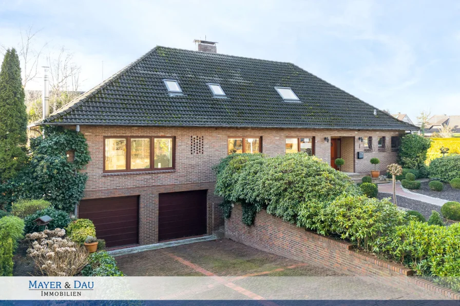 Titelbild - Haus kaufen in Rastede - Rastede: Wohntraum im Grünen – Stilvoller Bungalow mit viel Platz & Komfort, Obj. 8318