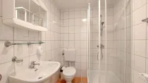 Duschbereich mit Waschraum u. WC für Saal u. Außenanlagen
