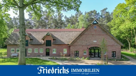  - Haus kaufen in Kirchlinteln - Kernsaniertes Reetdachanwesen im KfW-55-Standard auf wunderschönem Parkgrundstück in Verden