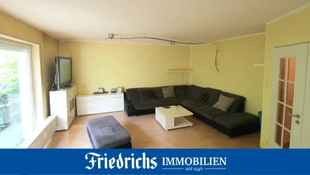 Titelbild - Wohnung kaufen in Wardenburg - Geräumige 2-Zimmerwohnung im Erdgeschoss mit Terrasse, in verkehrsberuhigter Lage in Wardenburg