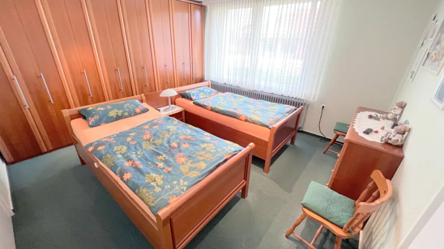 Schlafzimmer (EG) angrenzend zur Ankleide