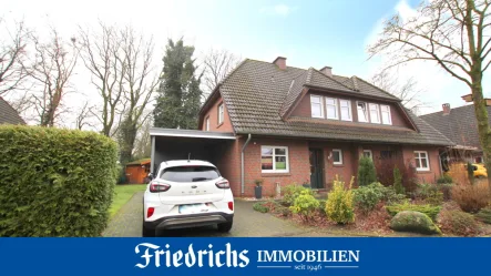 Frontansicht - Haus kaufen in Oldenburg - Attraktive Doppelhaushälfte mit Carport und Gartenbereich in verkehrsberuhigter Lage von Oldenburg