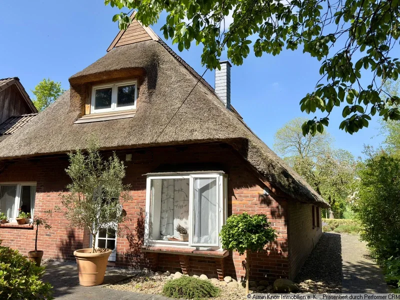 Eingang Wohnhaus - Haus kaufen in Elsfleth - Mooriem: Wohnhaus unter Reet mit Halle und Nebengebäude (Gewerbe möglich), Garten, Weide zwischen Oldenburg und Elsfleth