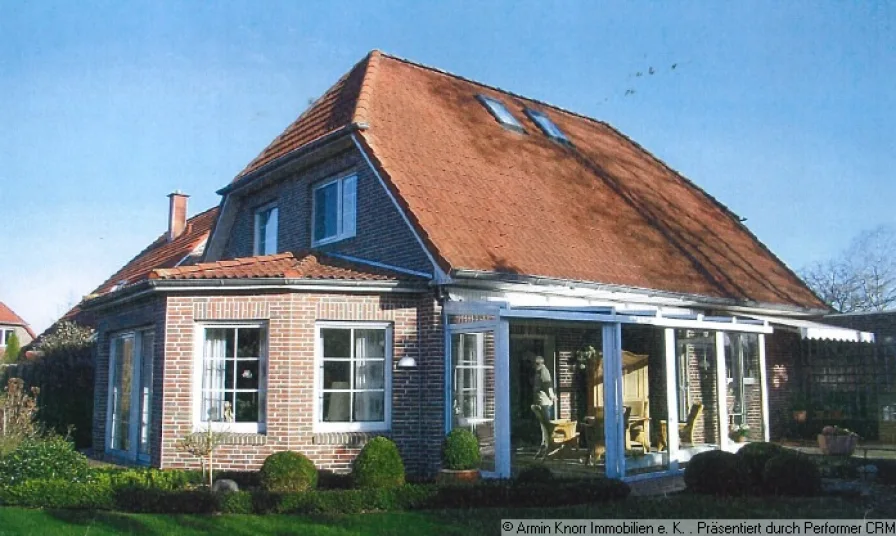 Ansicht - Haus kaufen in Bad Zwischenahn - Einfamilienhaus mit Garage, Carport und Wintergarten in Bad Zwischenahn/ Ohrwege