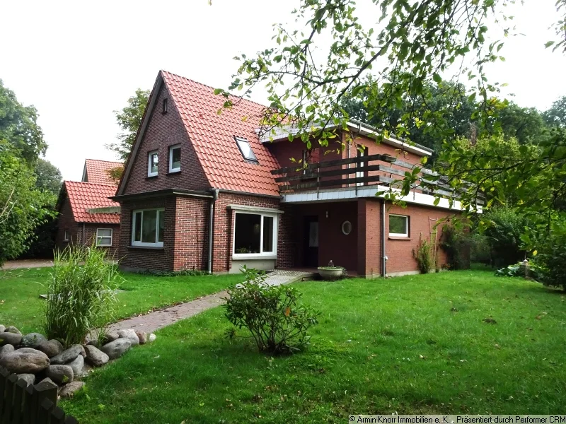 Ansicht - Haus kaufen in Rastede - Solides Einfamilienhaus mit Garage und Nebengebäude in Rastede in ruhiger Lage/ Landkreis Ammerland