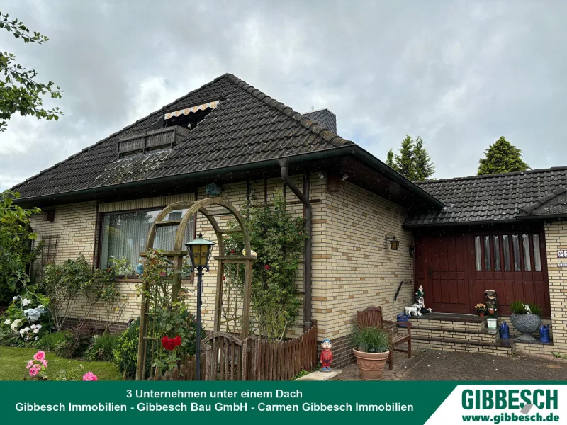 Außenansicht - Haus kaufen in Tremsbüttel - EFH mit Vollkeller und Garage in ruhiger Seitenstraße