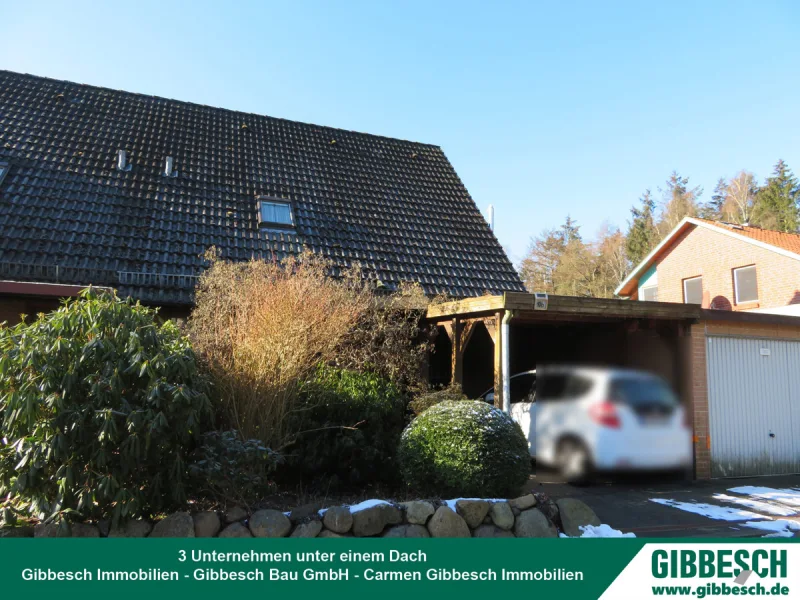 Aussenansicht - Haus kaufen in Ammersbek - Renovierungsbedürftige DHH mit Garage in ruhiger naturnaher Lage