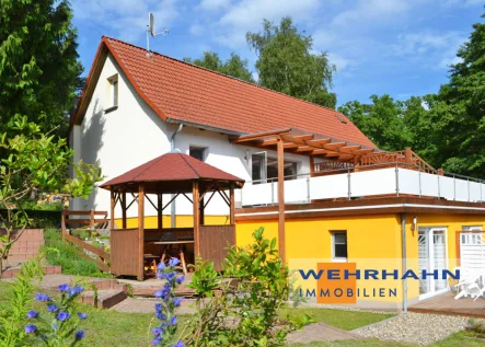 Titelbild - Haus kaufen in Zislow - Courtagefrei: Zweifamilienhaus (2 Einheiten) im sehr gepflegten Zustand, mit eigener Sauna